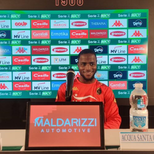 Kallon: “Bari è una scommessa da vincere. La mia storia? Sono scappato da una posizione difficile”
