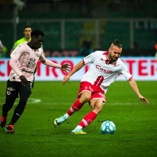 Brutto ko per la Romania. 90 minuti in panchina per Puscas