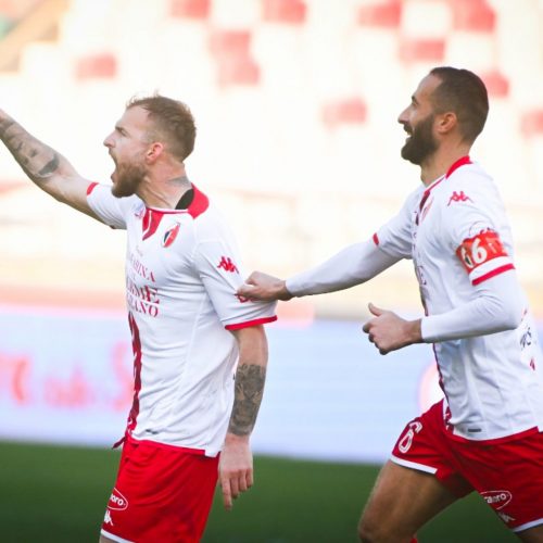Serie B, Bari a +5 dai playout. Vittorie per Samp, Catanzaro, Pisa e Como. Pari tra Ascoli e Reggiana. Risultati e classifica