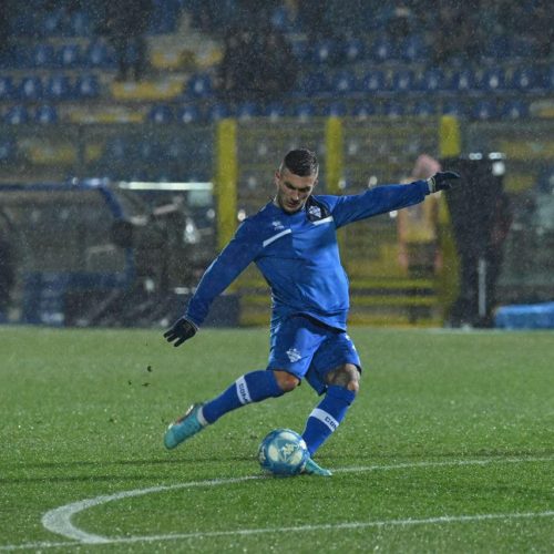 Serie B, il Como vince nell’anticipo col Brescia. Decide Strefezza