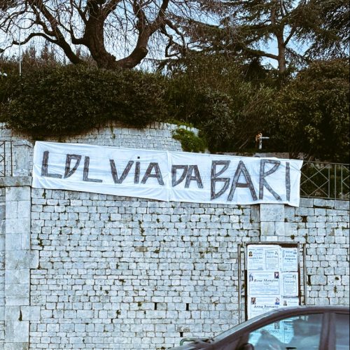Nuovo striscione in provincia. A Conversano: “LDL via da Bari”. FOTO
