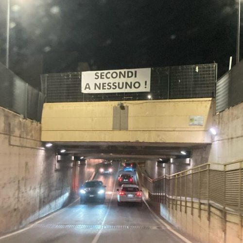 Anche la provincia prende posizione: striscioni contro i De Laurentiis a Gravina e non solo. FOTO