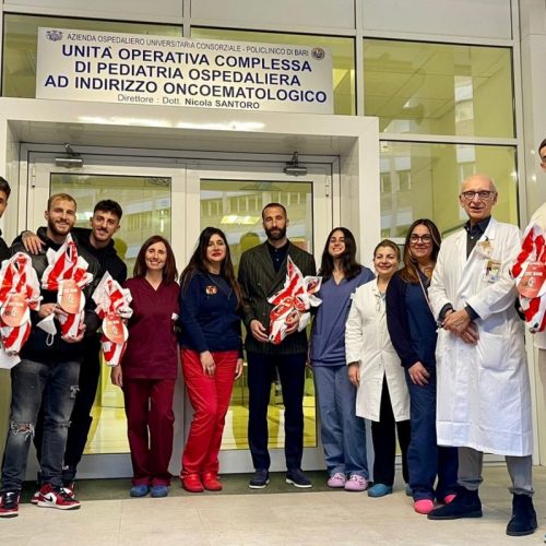 Il Bari fa visita al reparto di Oncoematologia Pediatrica per Pasqua. FOTO
