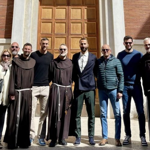 Il Bari e la Pasqua: donati beni ai frati. FOTO