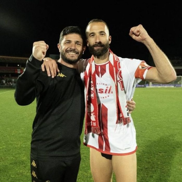 Che impresa per l’ex Vito Di Bari! Il Casarano rimonta in trasferta e continua il sogno nei playoff