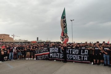Bari, anche i gruppi organizzati protestano. Apparsi cartelloni contro i DeLa in città