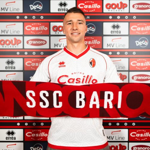UFFICIALE – Novakovich nuovo attaccante del Bari