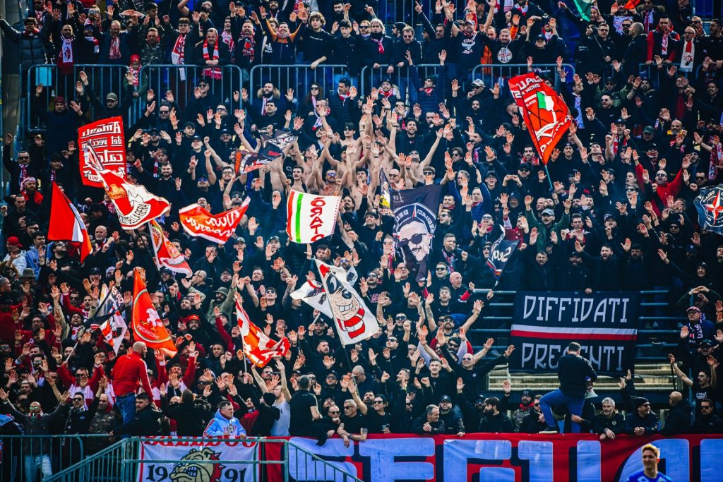 Bari tifosi biglietti spettatori abbonamenti Serie B programma