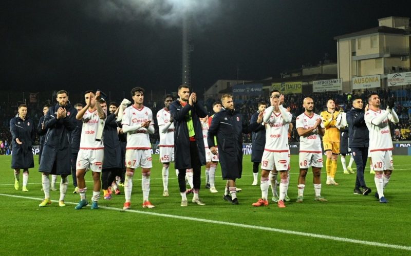 Serie B, si parte stasera con Salernitana-Brescia. Domani in campo Bari, Spezia e Pisa. Domenica chiude Cremonese-Samp. Il programma