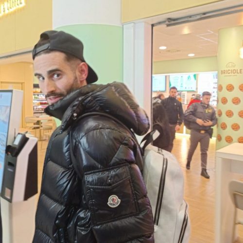 ✅ Pereiro è a Bari: “Sono contento”, domani la firma! Il VIDEO dell’arrivo in aeroporto 🛬