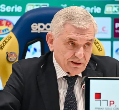 Frosinone in crisi e tifosi in contestazione, il presidente Stirpe: “Remiamo tutti dalla stessa parte”