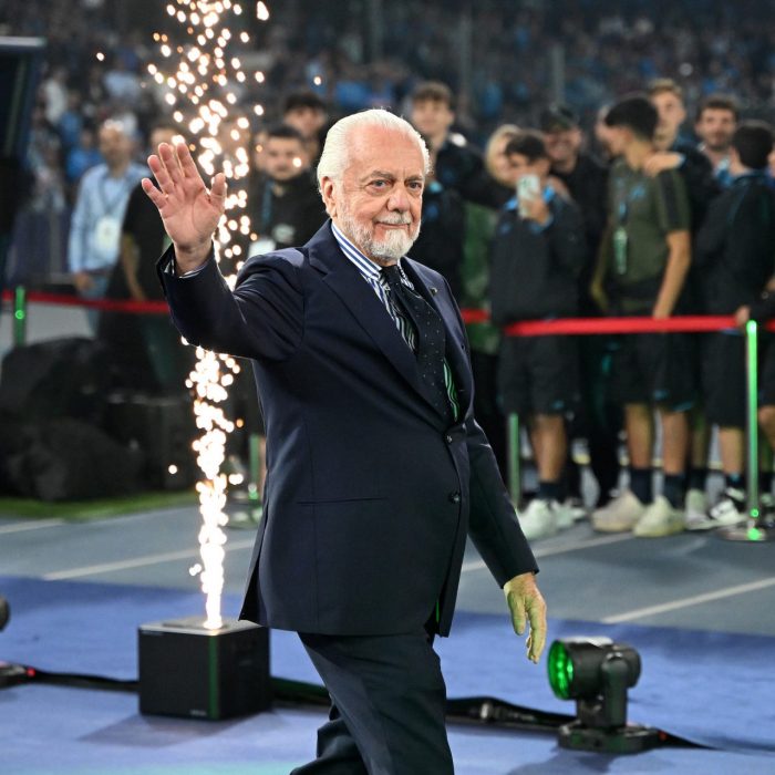 2 miliardi a De Laurentiis per il Napoli, ma c’è il no agli americani. L’incredibile retroscena