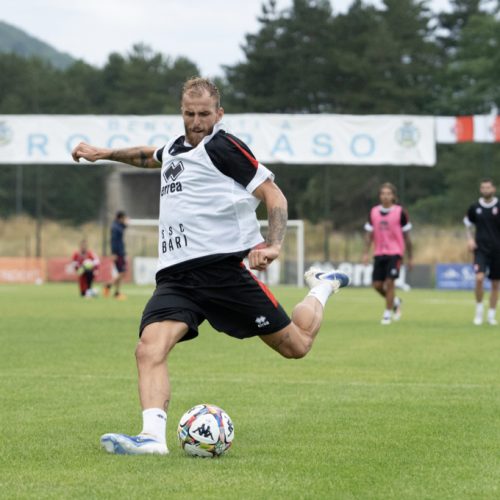 Squalifica Sibilli, il Bari: “Pieno supporto a Beppe nel periodo terapeutico di recupero”