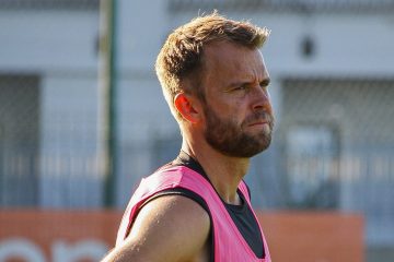 Bari-Samp, le probabili formazioni. Caserta passa a 3 con Meroni, duello Gytkjaer-Moncini, conferma per Castro