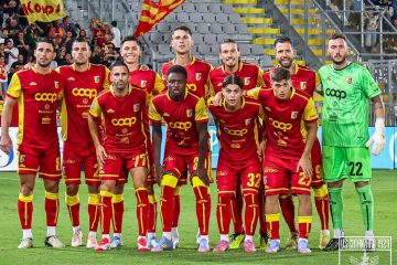 Serie B, il Catanzaro rimonta la Juve Stabia nell’anticipo. Quinto pari per Polito