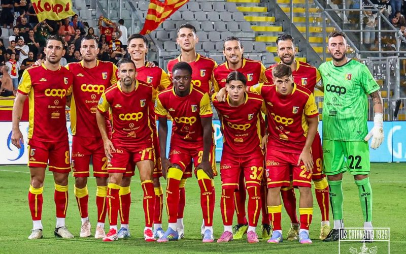 Serie B, il Catanzaro rimonta la Juve Stabia nell’anticipo. Quinto pari per Polito
