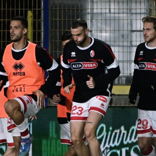 Bari, la difesa è un disastro. A Bolzano emergenza: Meroni out, Vicari forse