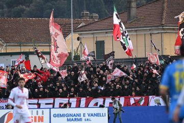 Giudice sportivo: ammenda pesante al Bari per lancio di petardi