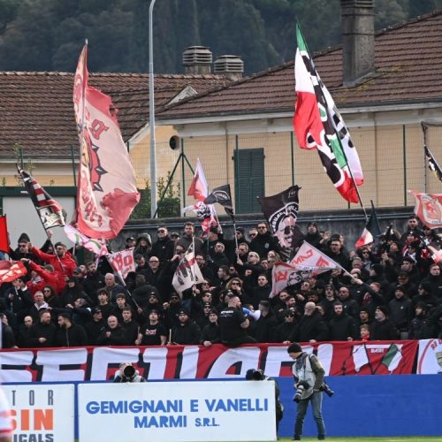 Giudice sportivo: ammenda pesante al Bari per lancio di petardi