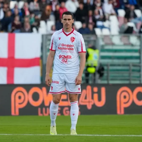 Lasagna può saltare il Bari. L’attaccante in dubbio insieme a un campione del mondo