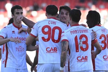 Bari, scatto salvezza: +4 da Spezia e Reggiana, raggiunte Entella e Padova. Risultati e classifica di Serie B
