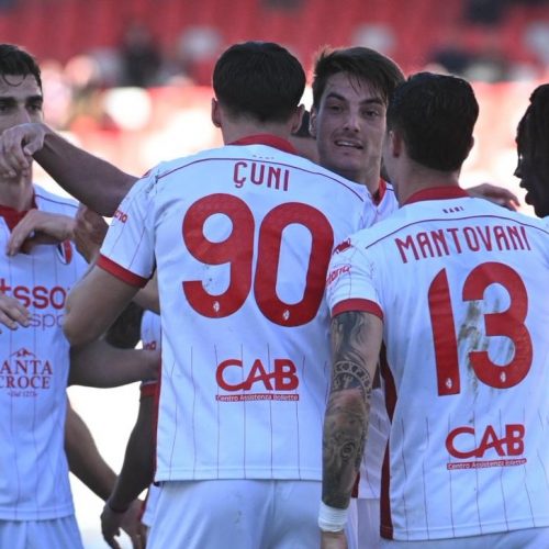 Bari, scatto salvezza: +4 da Spezia e Reggiana, raggiunte Entella e Padova. Risultati e classifica di Serie B