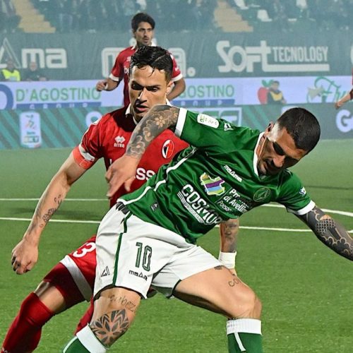 Bari, solo oggi il rientro in città dopo la disfatta di Avellino. Poi ritiro fino all’Entella