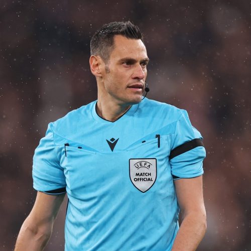 Bari-Entella a Mariani (ha arbitrato Liverpool-PSG), al VAR Dionisi. Precedenti negativi