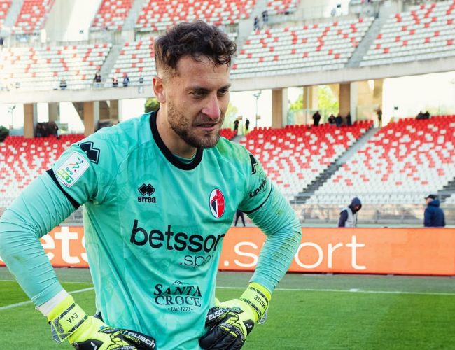 Calciomercato Bari, ancora un no al Benevento per Cerofolini: il portiere verso la permanenza
