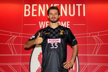 Tragedia nel mondo del calcio: muore a 33 anni l’ex Bari Oikonomou. Fatale un incidente in moto