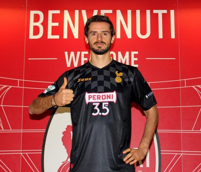 Tragedia nel mondo del calcio: muore a 33 anni l’ex Bari Oikonomou. Fatale un incidente in moto