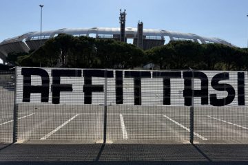 “Affittasi”: nuovo striscione goliardico davanti al San Nicola