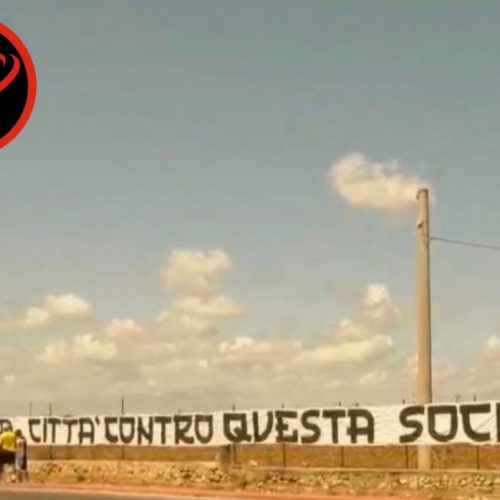 Bari, striscione di protesta degli ultras durante la presentazione di Marino e Rastelli. “Siamo contro la società”