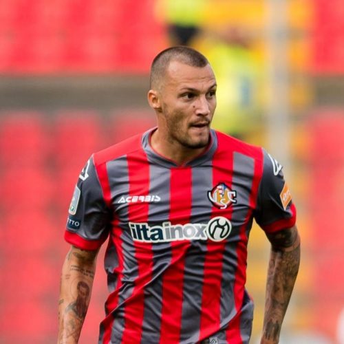 Calciomercato Bari, Marino pesca dall’estero il terzino destro: ai dettagli il rumeno Mogos