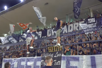 Cavese, gli ultras alla squadra: “A Bari fate la guerra”. Poi il coro contro i biancorossi