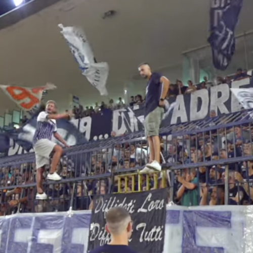 Cavese, gli ultras alla squadra: “A Bari fate la guerra”. Poi il coro contro i biancorossi