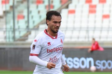 Bari, Bianchi scalpita: senza Butic è ballottaggio con Gomez per il Crotone