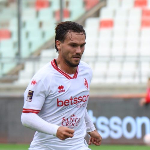 Bari, Bianchi scalpita: senza Butic è ballottaggio con Gomez per il Crotone