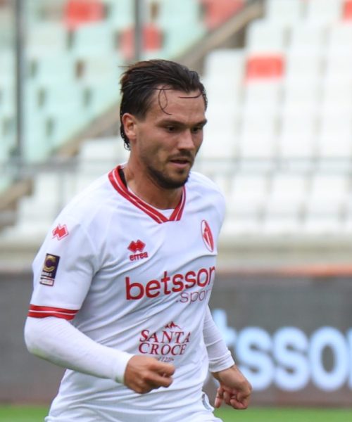 Bari, Bianchi scalpita: senza Butic è ballottaggio con Gomez per il Crotone
