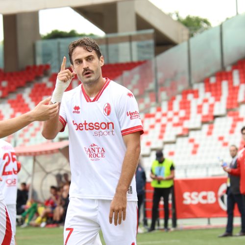 Bari, tutto facile con il Giugliano: Butic e Maggiore regalano i tre punti